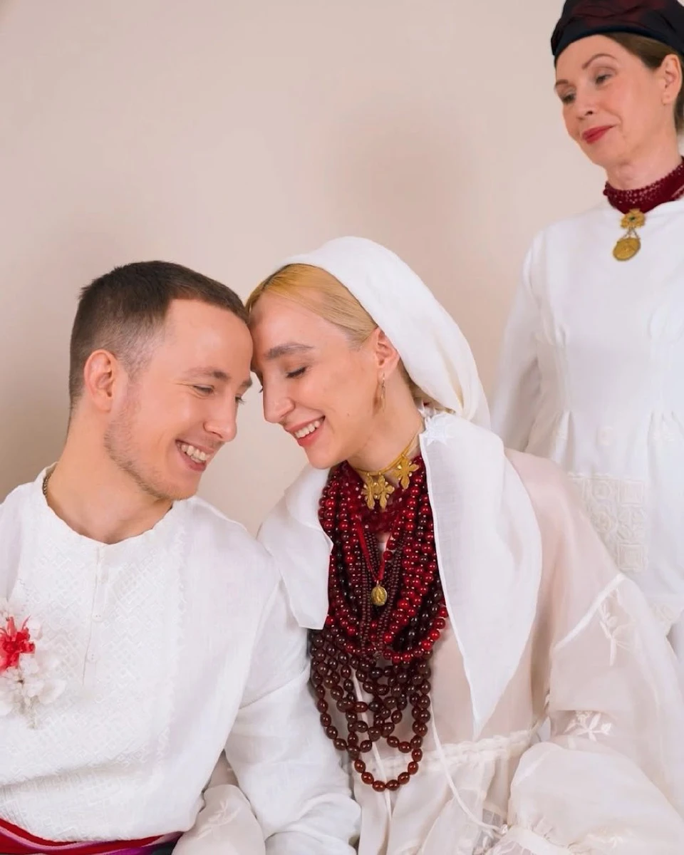 Терен і Мандзюк в образі наречених