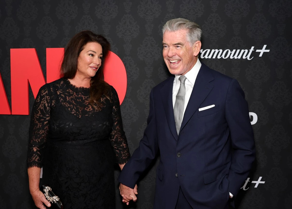 Пірс Броснан і його дружина