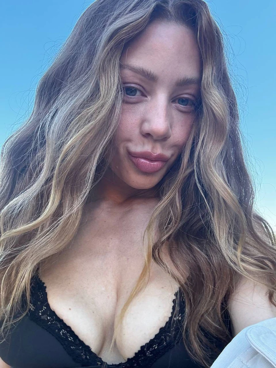 Тіна Кароль з декольте