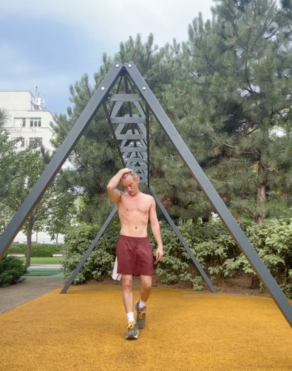 Алан Бадоєв показався без футболки на тренуванні на вулиці