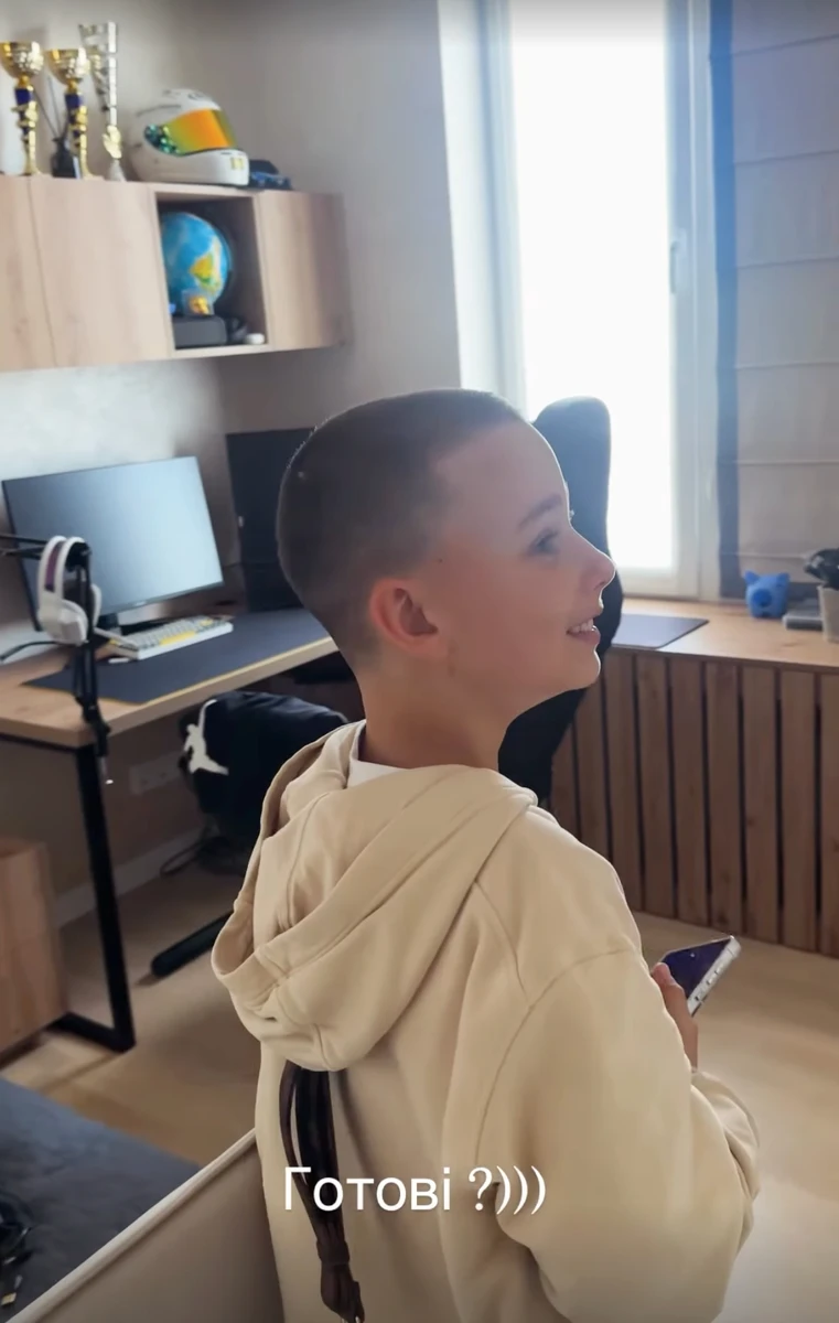 Ксенія Мішина здивувала новою стрижкою 13-річного сина