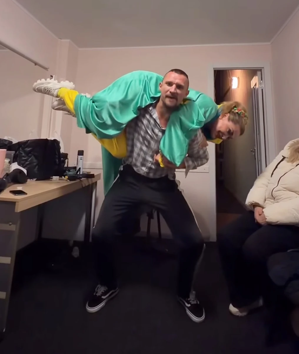 Цимбалюк закинув Сумську собі на спину для веселого відео