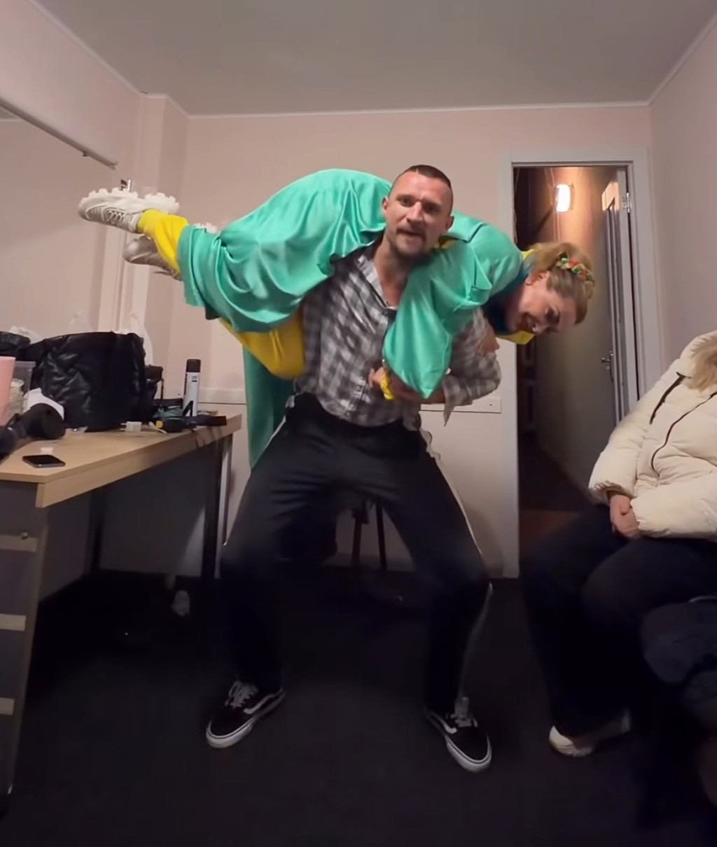 Цимбалюк закинув Сумську собі на спину для веселого відео