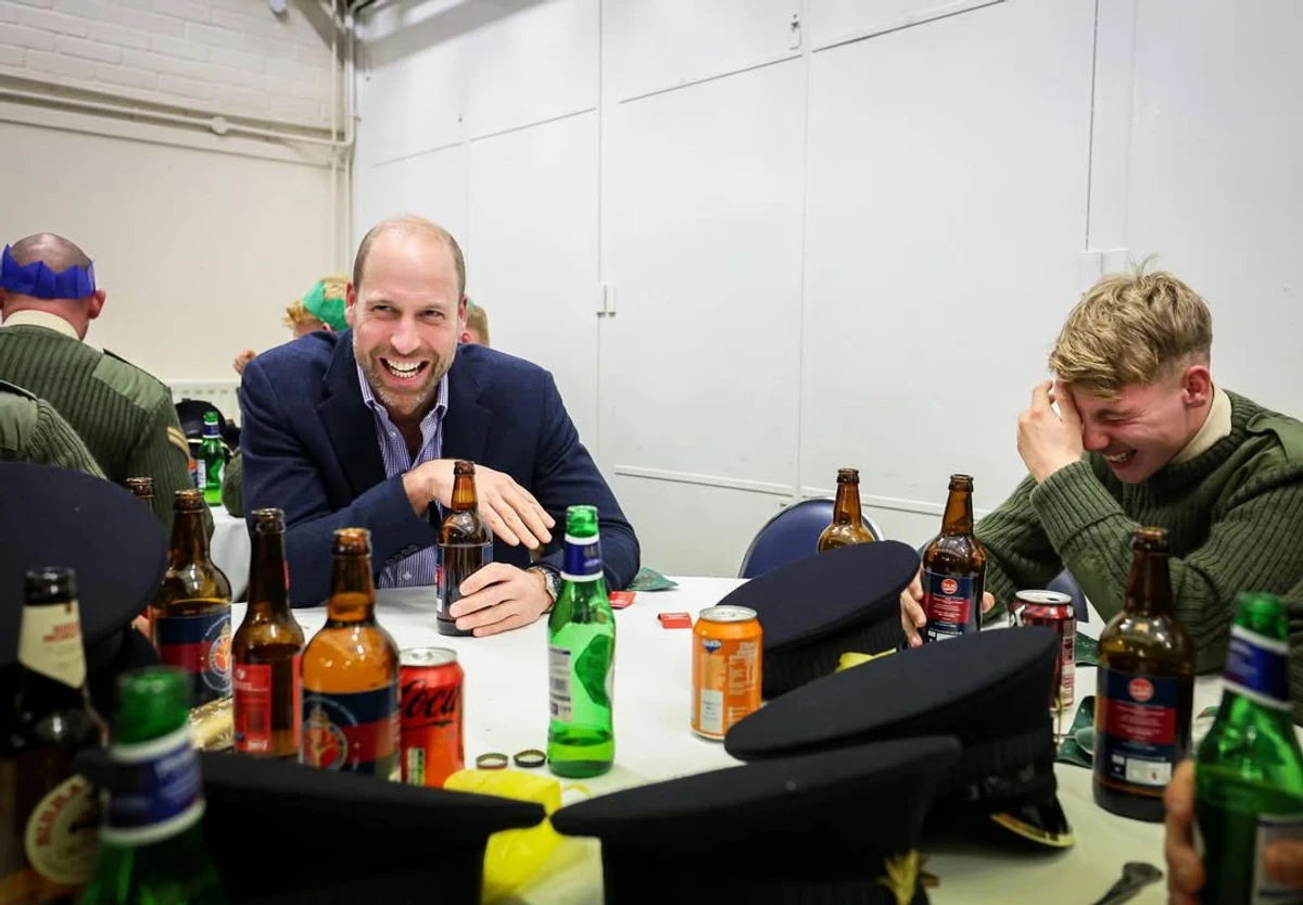 Принц Вільям з напоєм показався на вечірці в казармах гвардійців