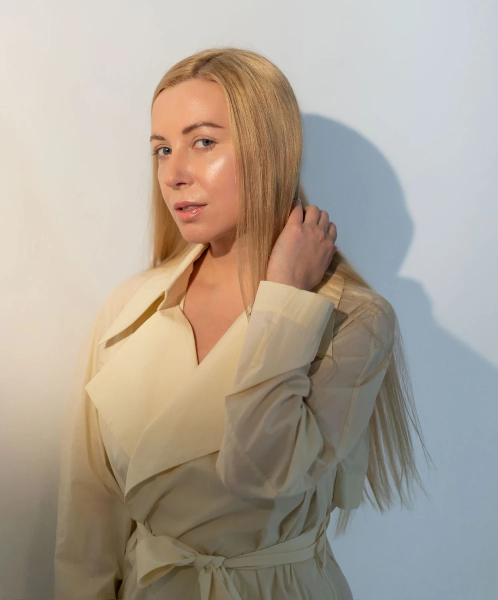 Тоня Матвієнко в нюдовому луці