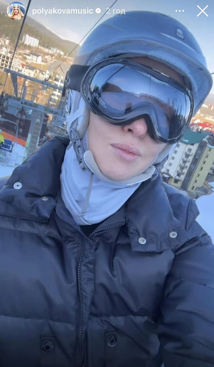 Співачка Оля Полякова