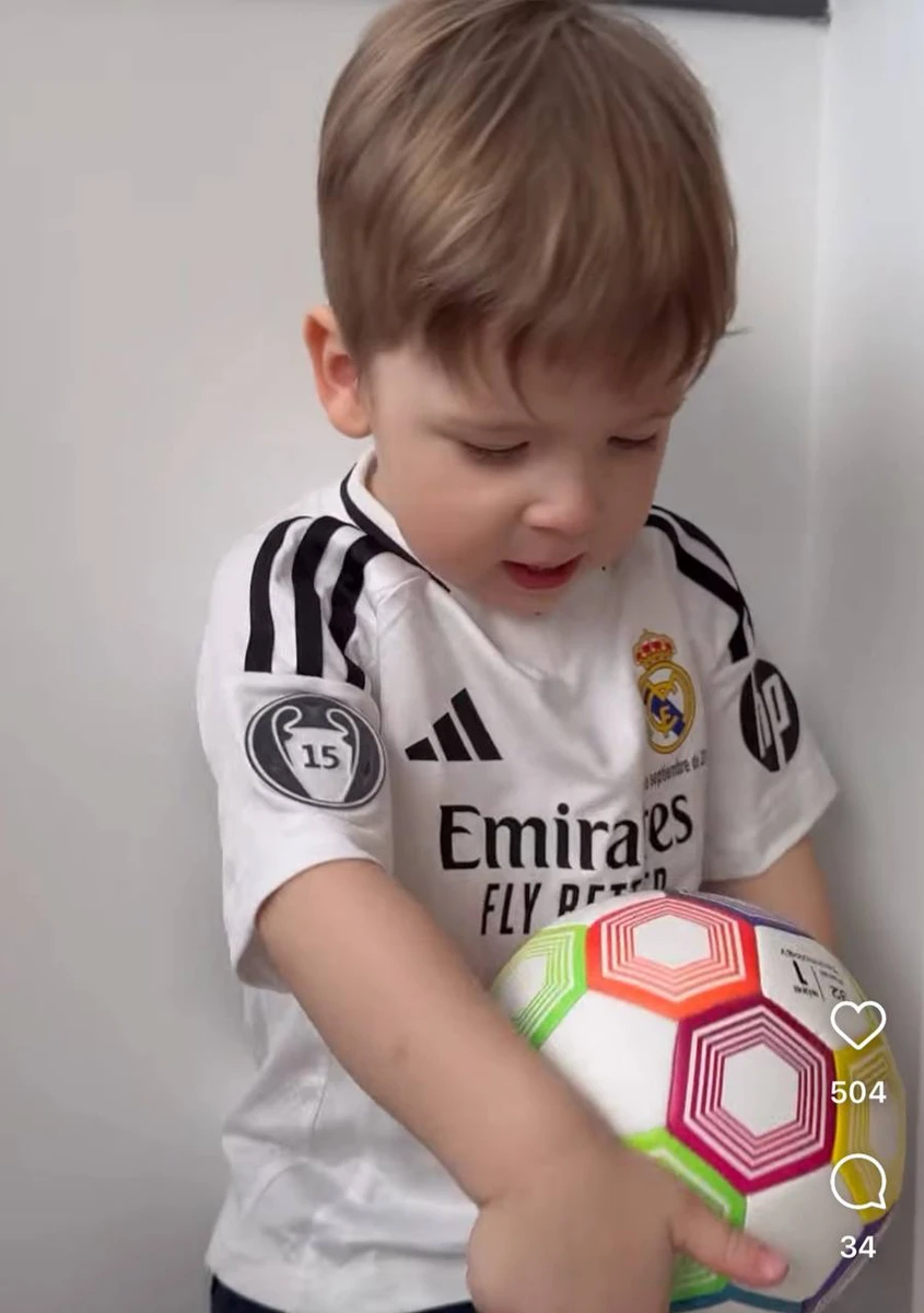 Син дуже постарався привітати тата