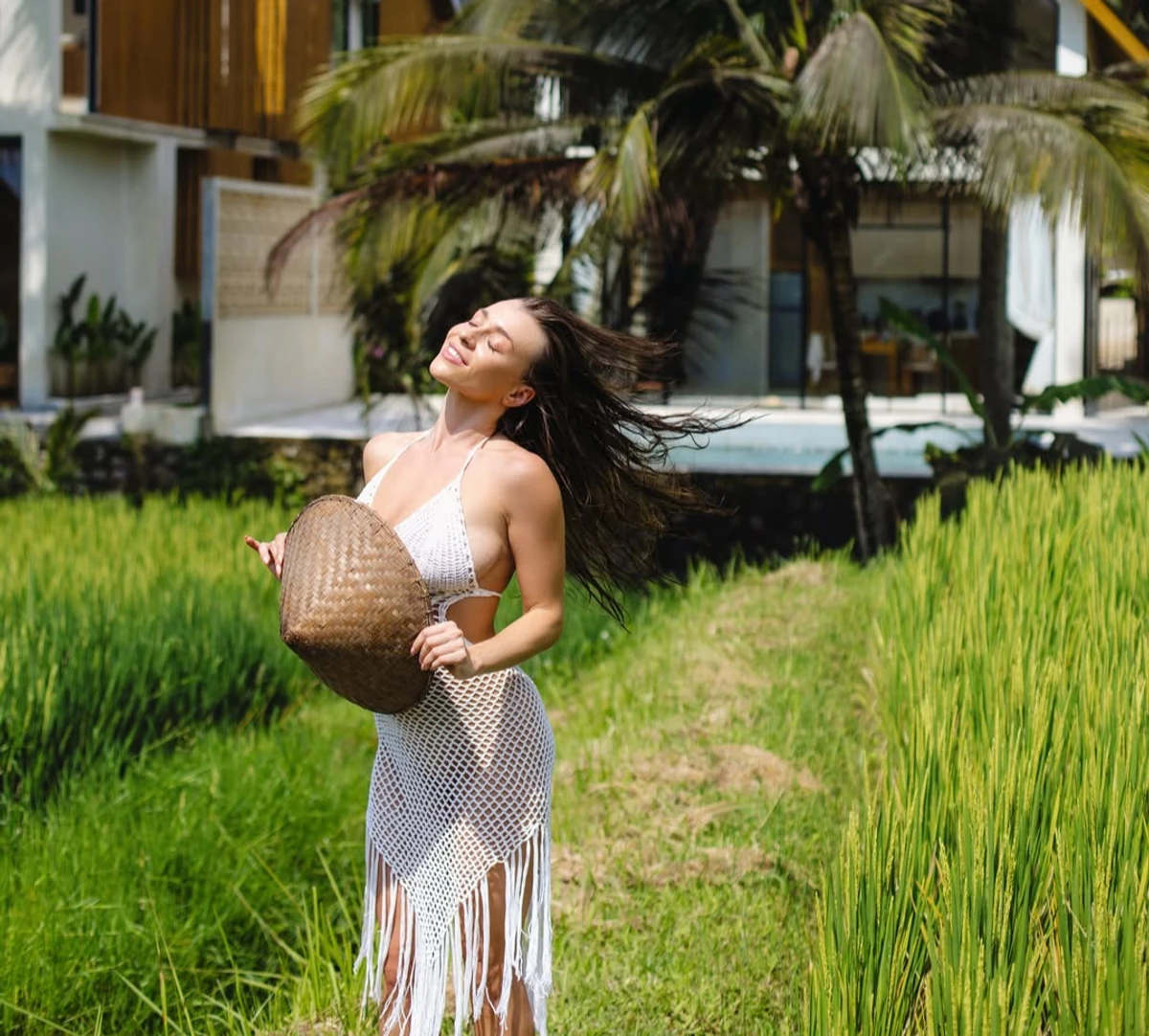 Джозефін Джексон сфотографувалась в прозорій сукні