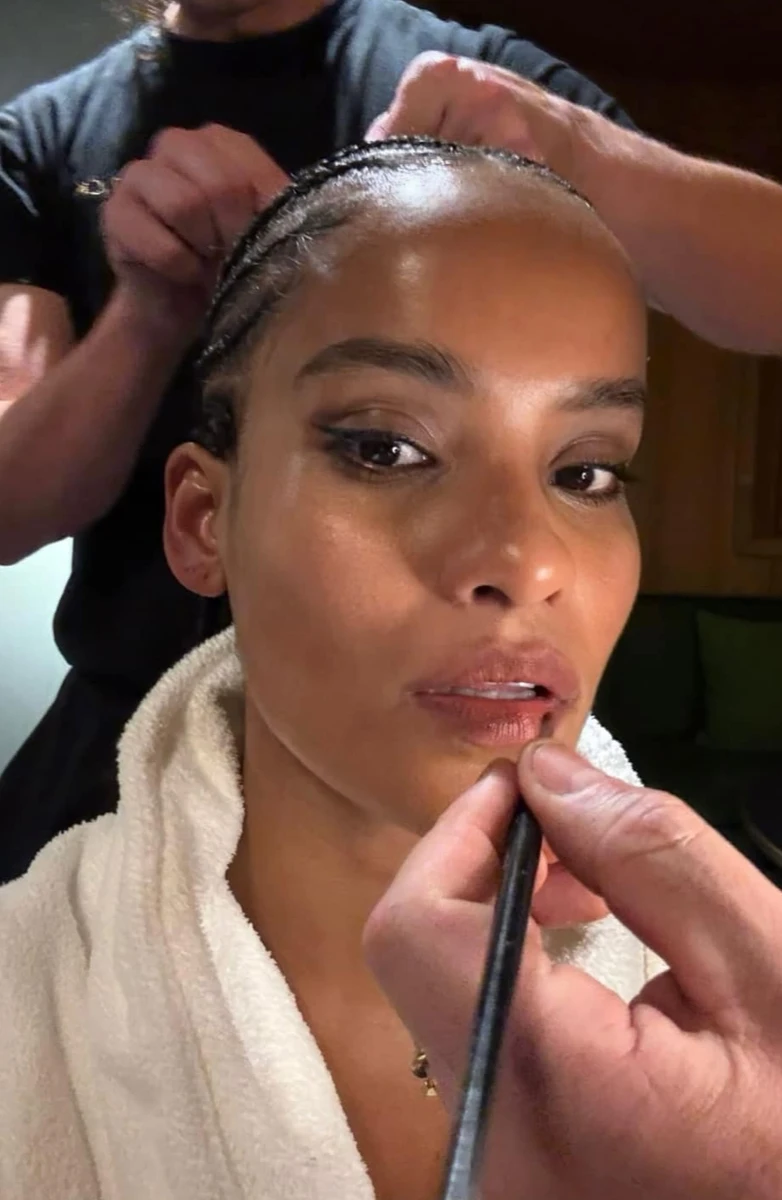 Нара Баптіста наводить красу