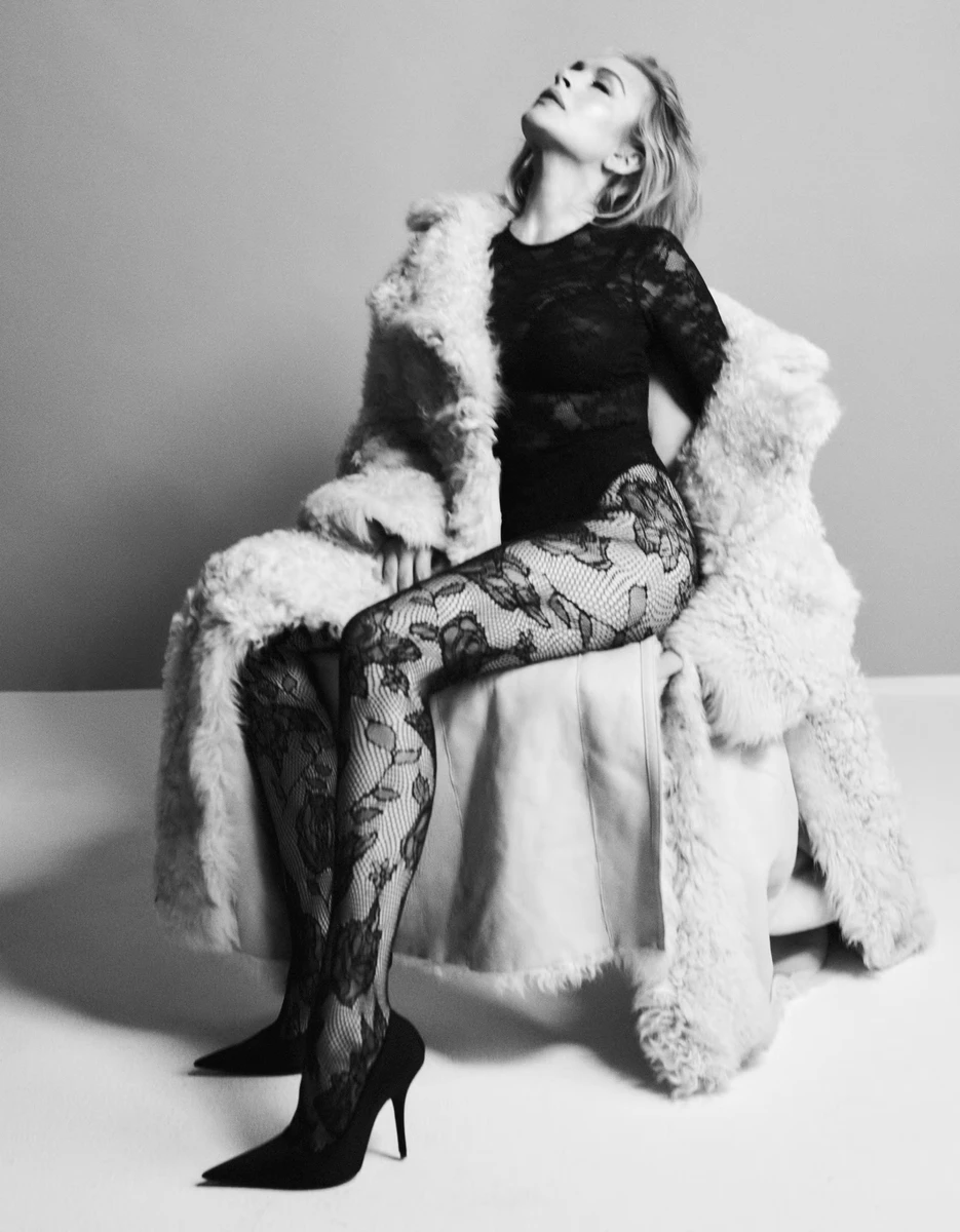 Ліндсей Лохан в боді й мереживі показала стрункі ноги