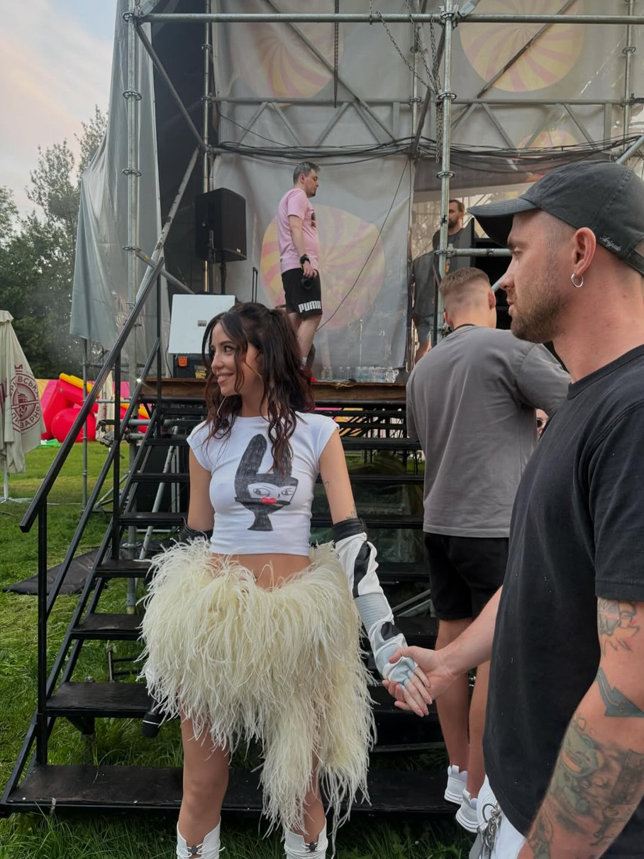 А також багато підтримки і любові