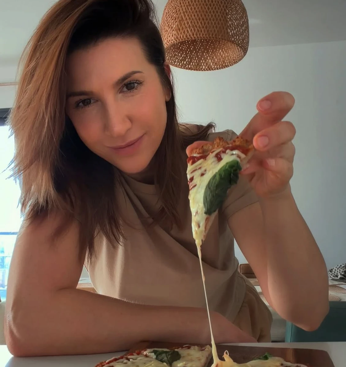 Аніта Луценко показала рецепт піци