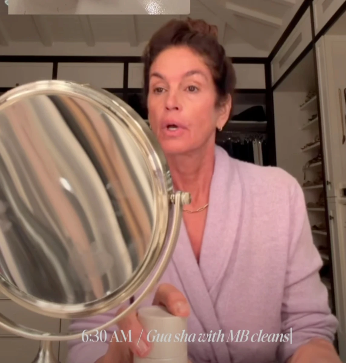 60-річна Сінді Кроуфорд показала, як доглядає за шкірою обличчя