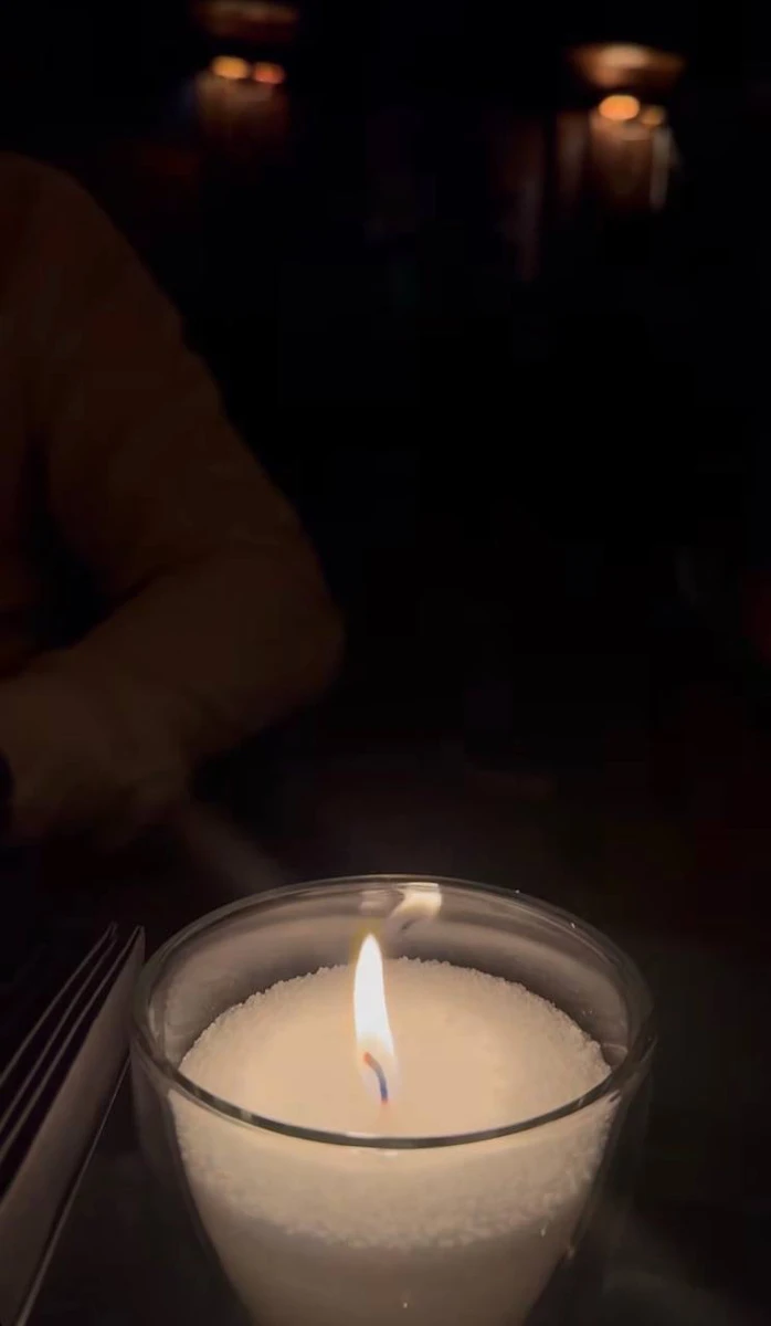 Здається, компанію Катерині склав таємничий чоловік