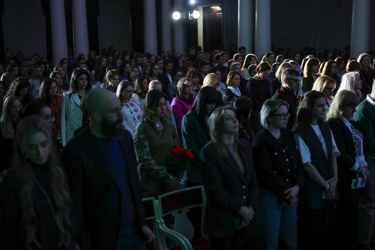 На початку заходу всі присутні вшанували полеглих на війні хвилиною мовчання 