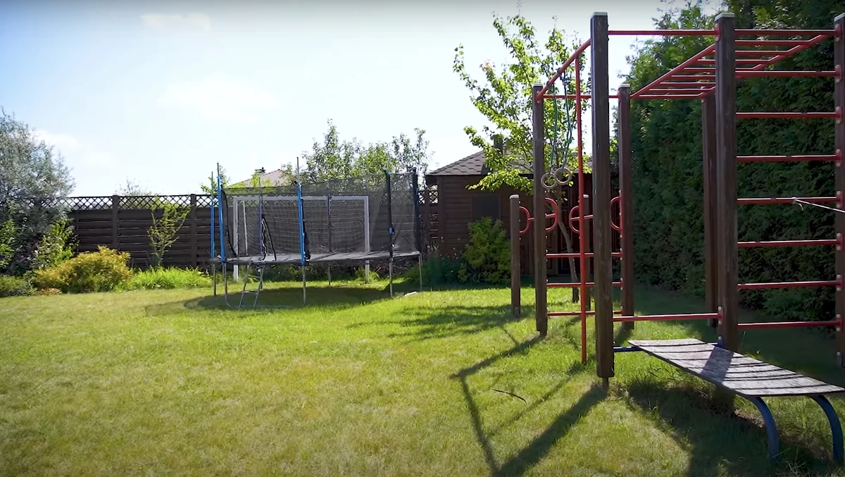 Марічка Падалко похвалилася територією заміського будинку