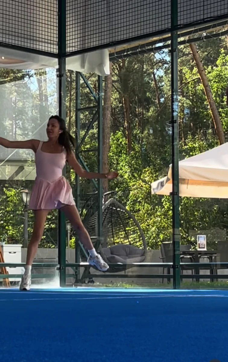 Христина Горняк у міні показала стрункі ноги, коли грала на корті