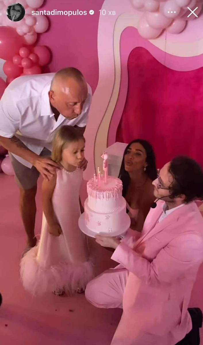 Експодружжя разом задуло свічки на тортику доньки 