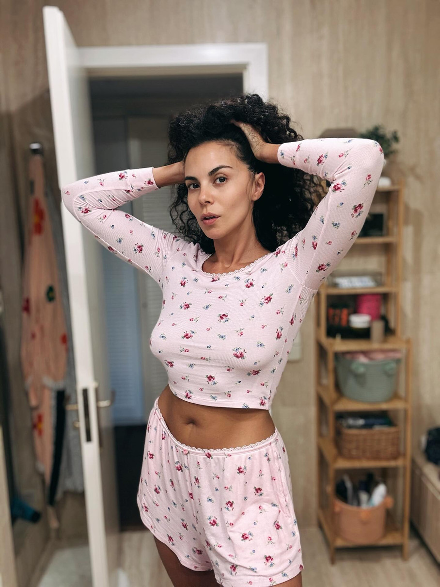 Настя Каменських посвітила животом