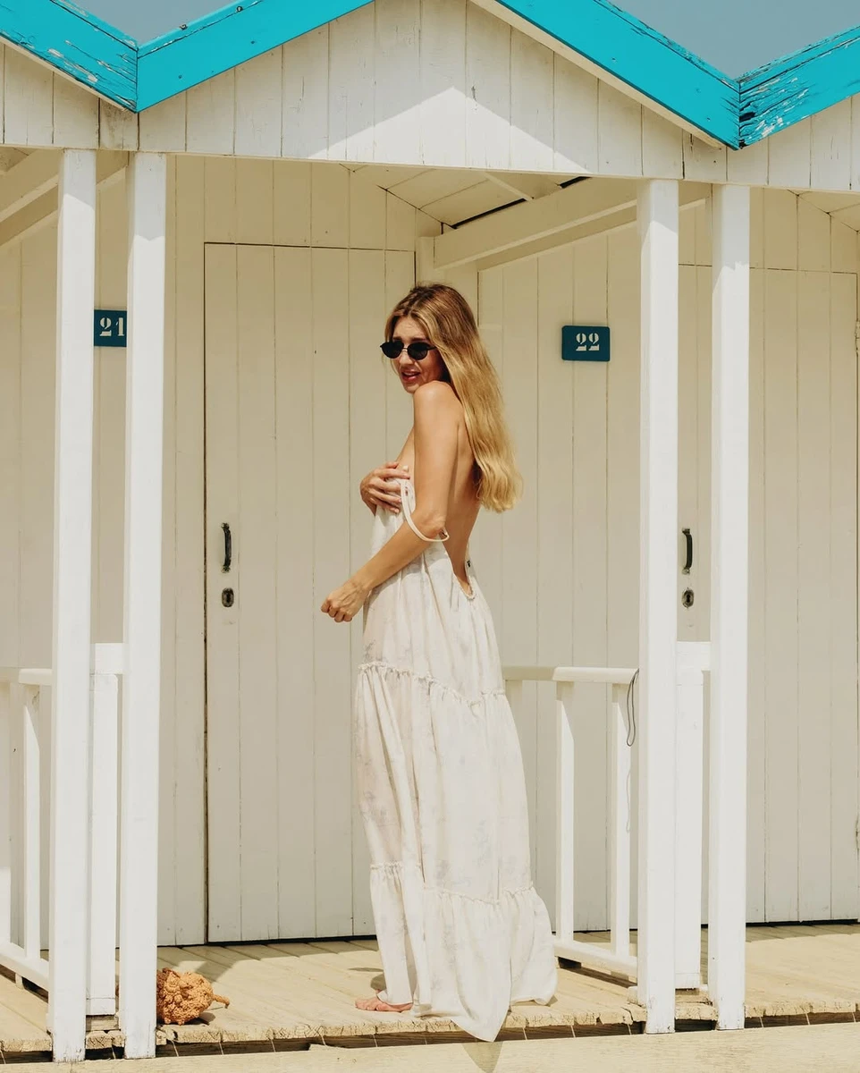 Катя Сільченко у сукні