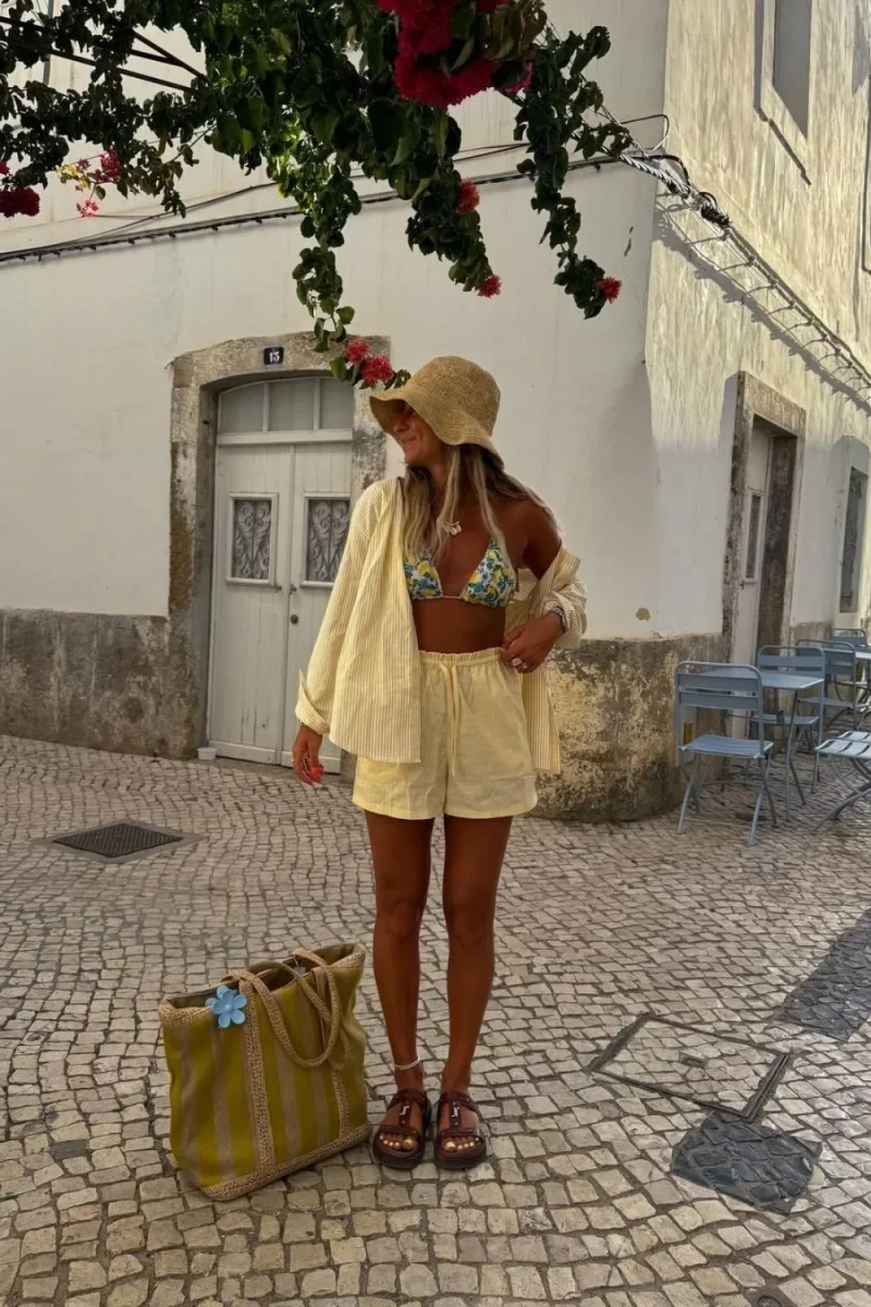 Пляжний образ з шортами