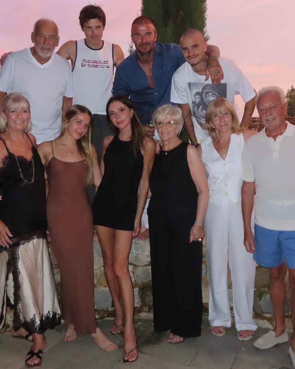 Девід і Вікторія Бекхеми розважилися з усією родиною, але без старшого сина