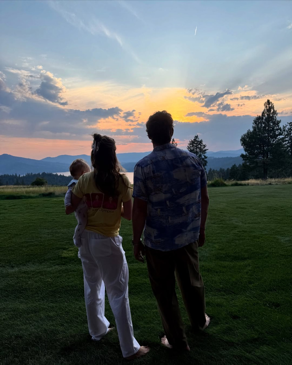 Дочка Шварценеггера з чоловіком показалася з їхнім сином на руках