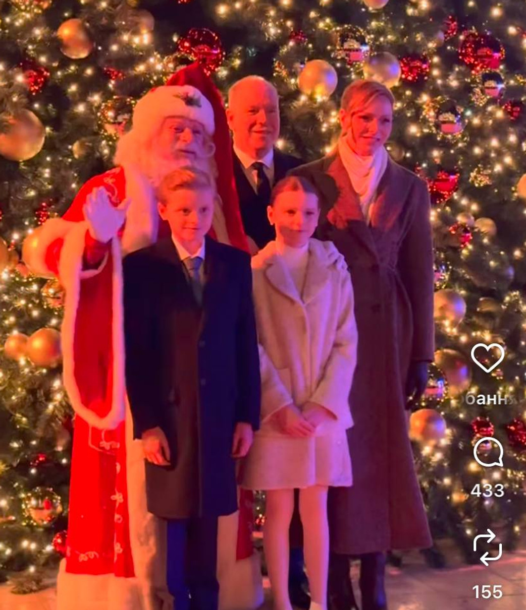 Княжа родина у Монако засвітили новорічну ялинку