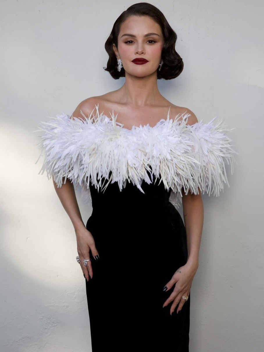 Селена Гомес в силуетному луці на Золотому глобусі