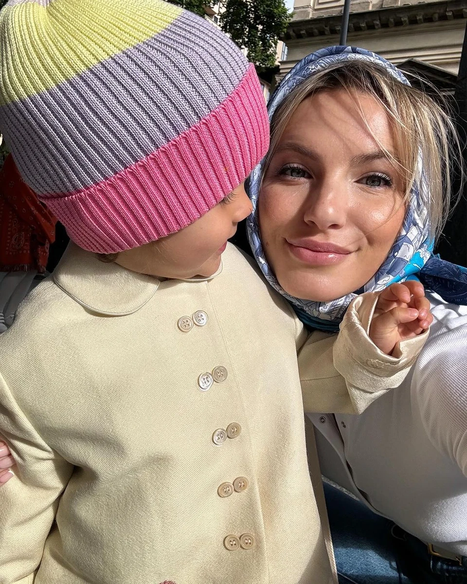 До речі, Аня народилася у Відні саме на Великдень 