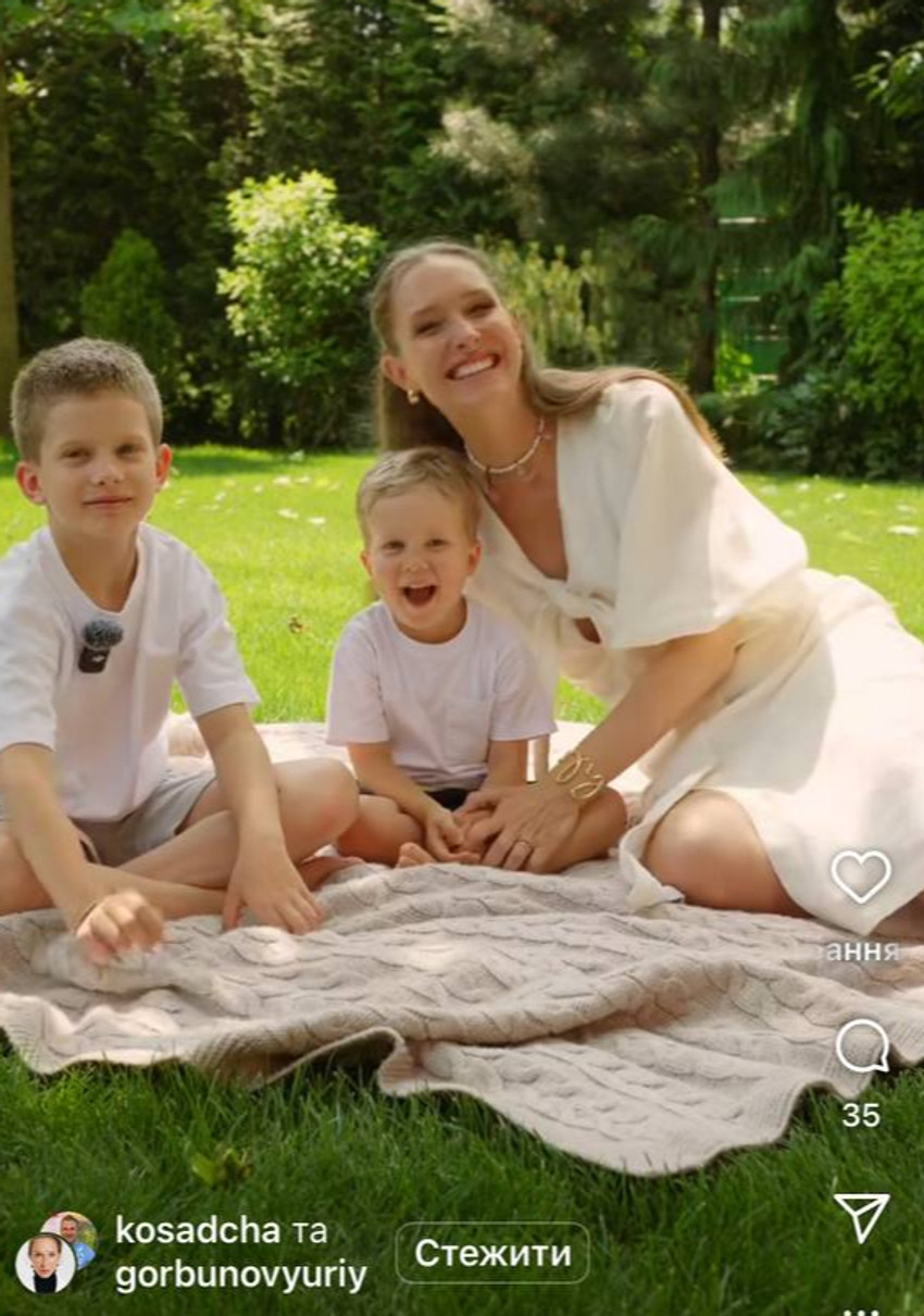 Катерина Осадча заобнімала своїх синів