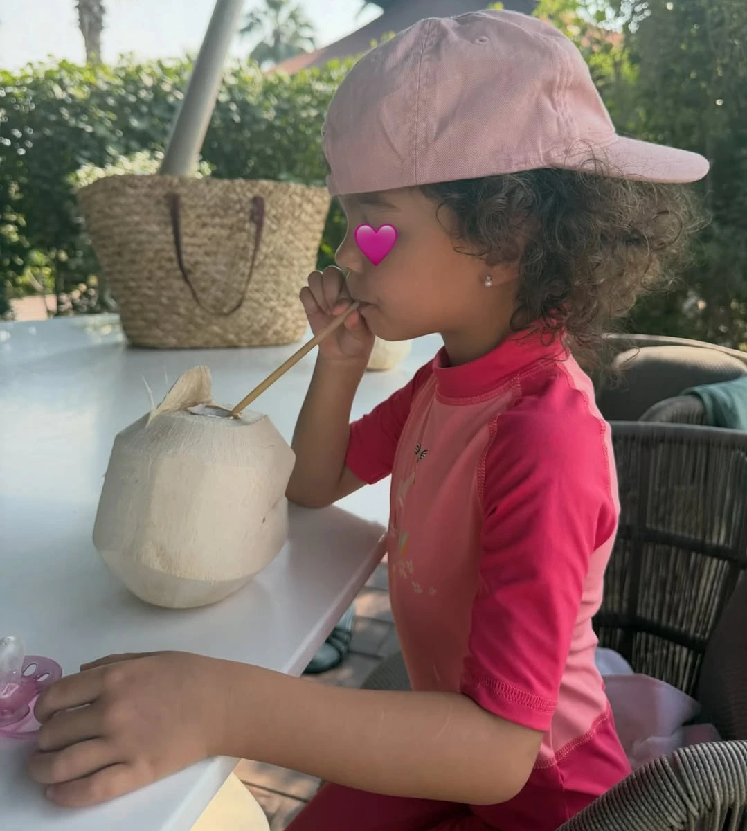 Наречена Кріштіану Роналду замилувала фото їхньої дочки з кокосом