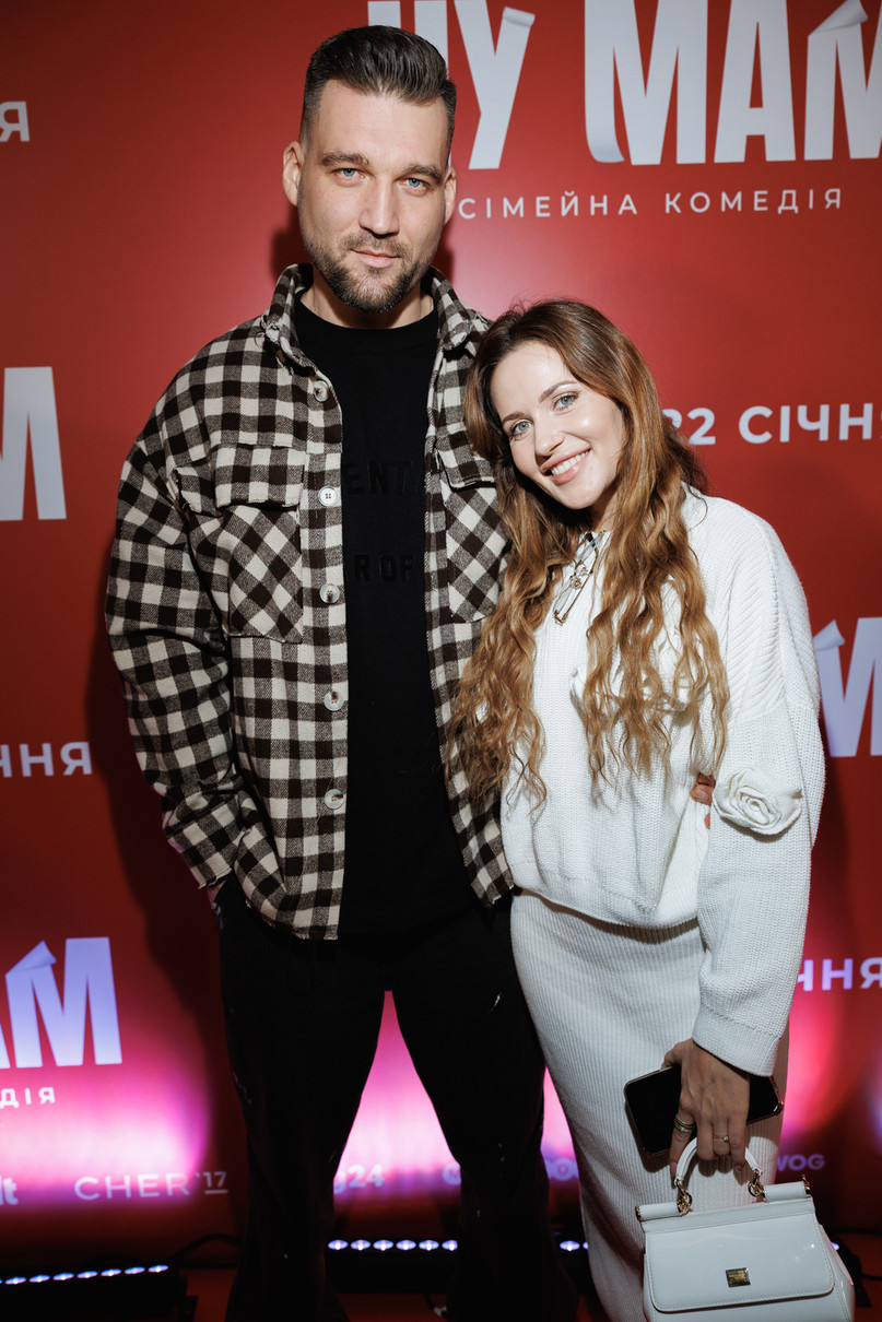 Наталка Денисенко в обіймах бойфренда на показі фільму Євгена Таллера Ну мам