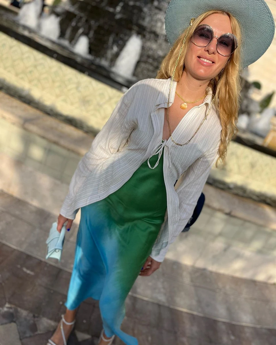 Ольга Горбачова у яскравій літній сукні