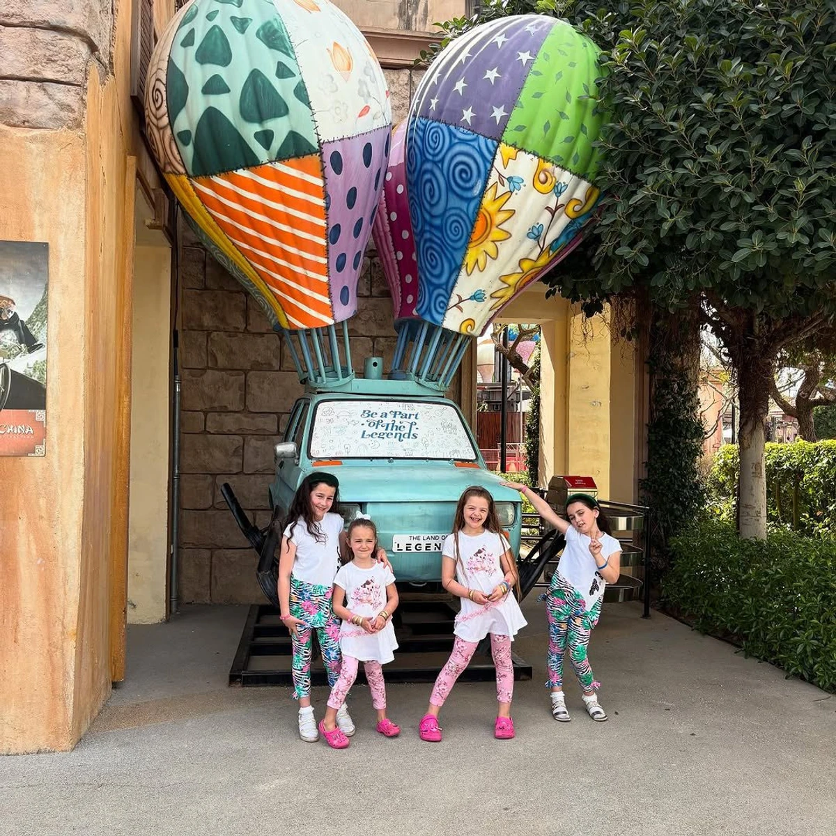 Тайсон Ф'юрі показав своїх молодших донечок на прогулянці