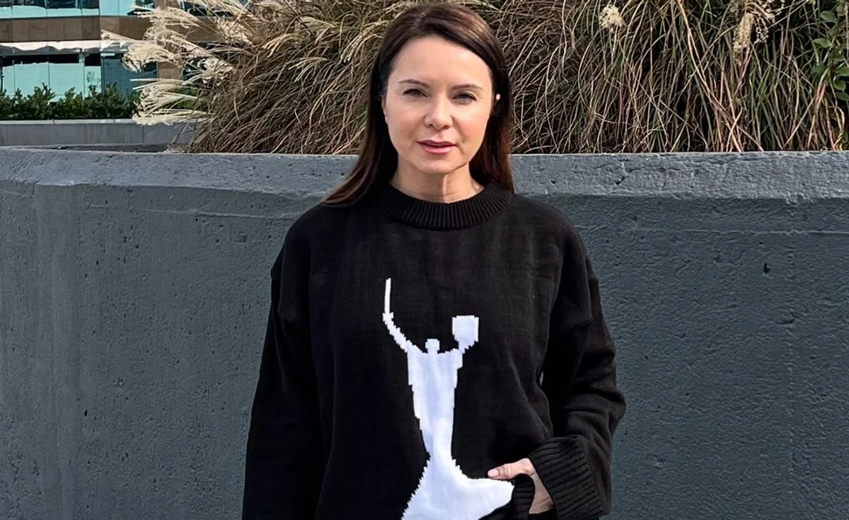 Лілія Подкопаєва позує для фото