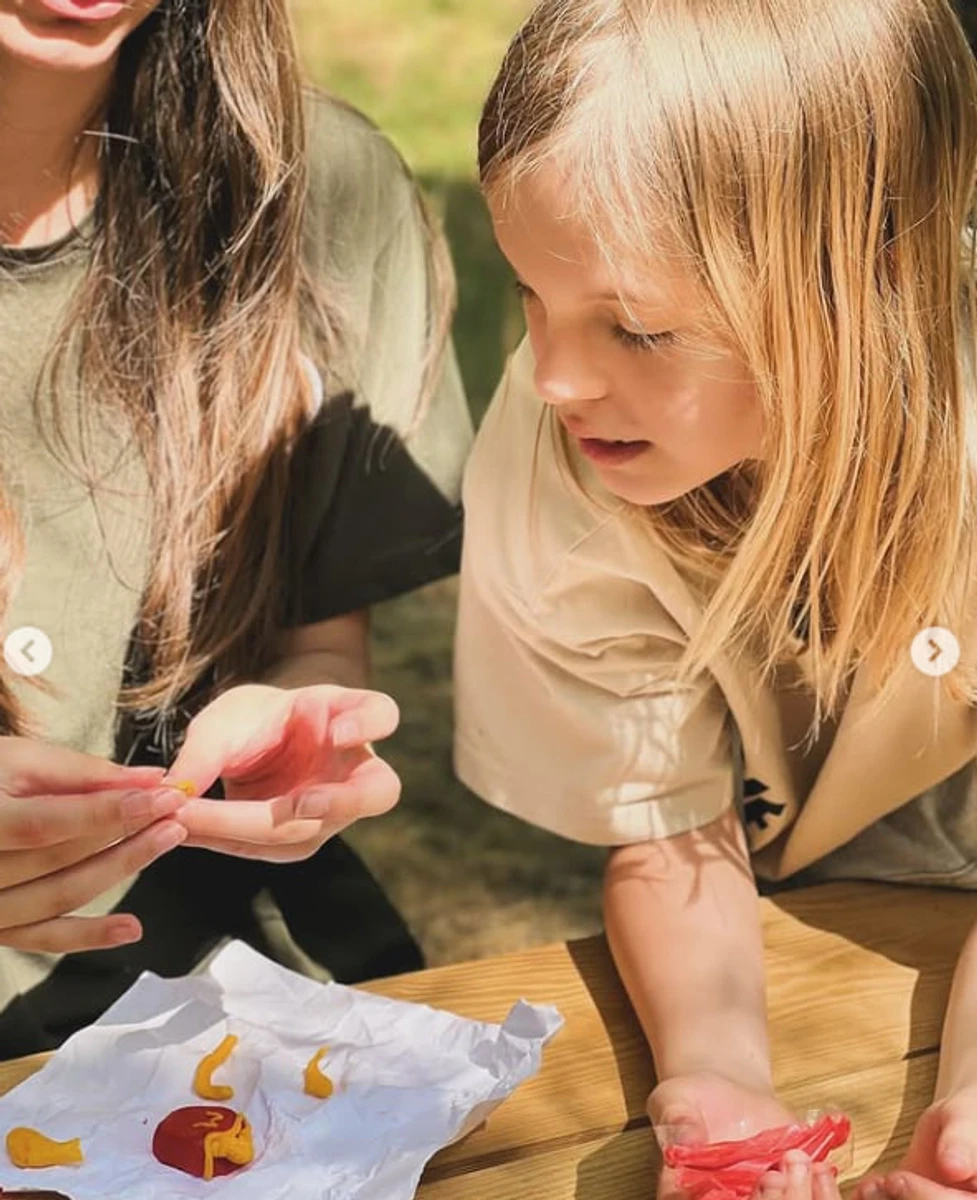 Молодша донька Олени Кравець у літньому таборі