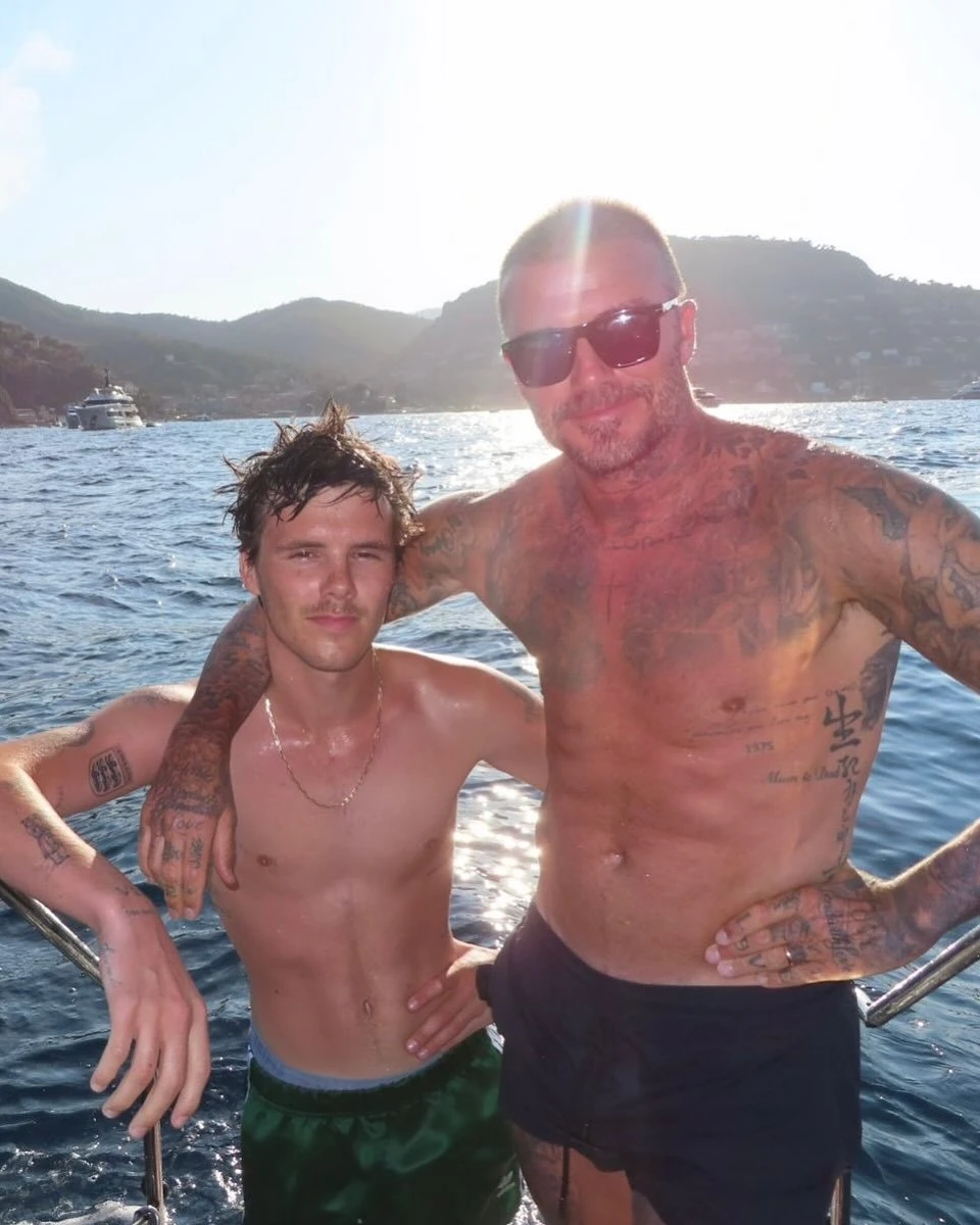 Вікторія Бекхем помилувалася сином і Девідом на яхті