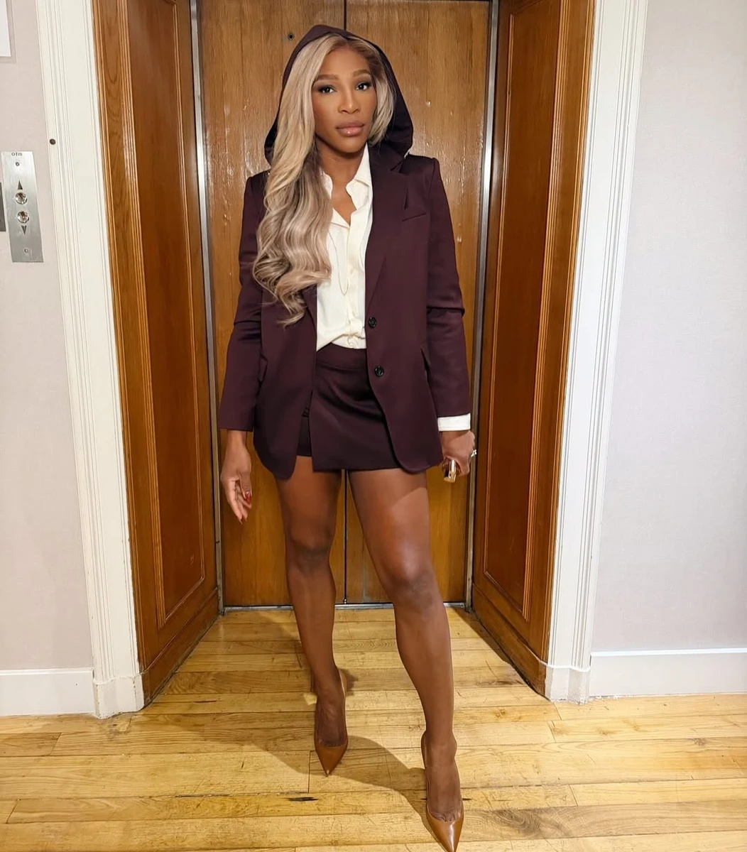 Серена Вільямс посвітила ногами в екстраміні та піджаку