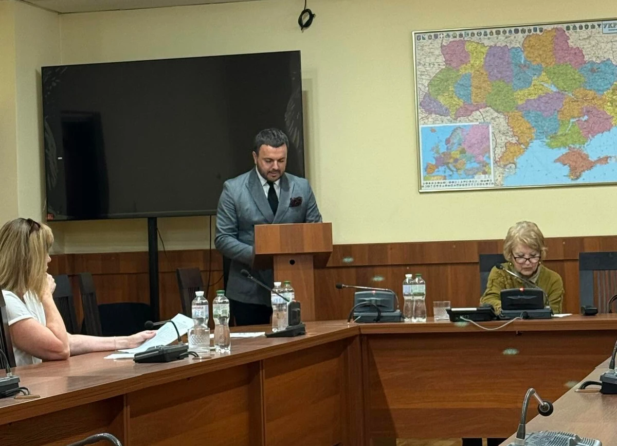 Григорій Решетнік показався на захисті дисертації про Холостяка