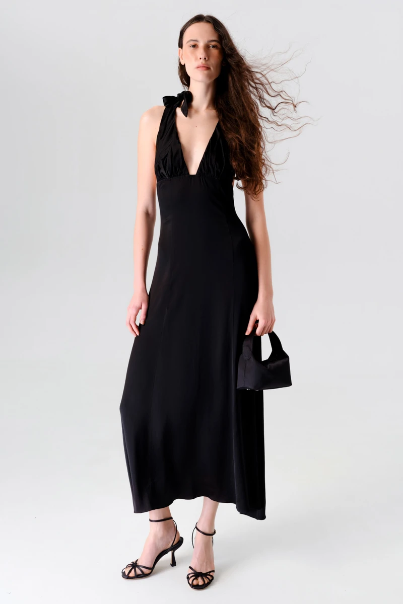 Образ в чорній сукні