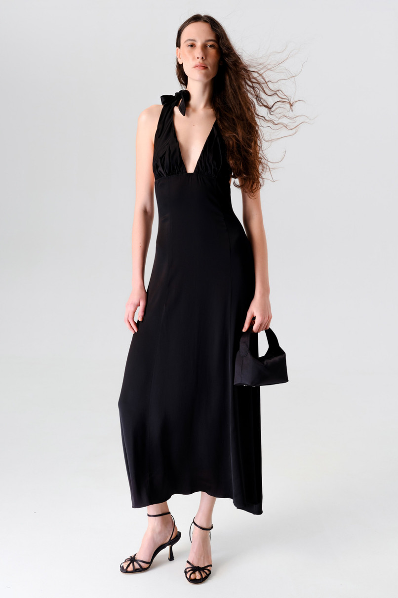 Образ в чорній сукні