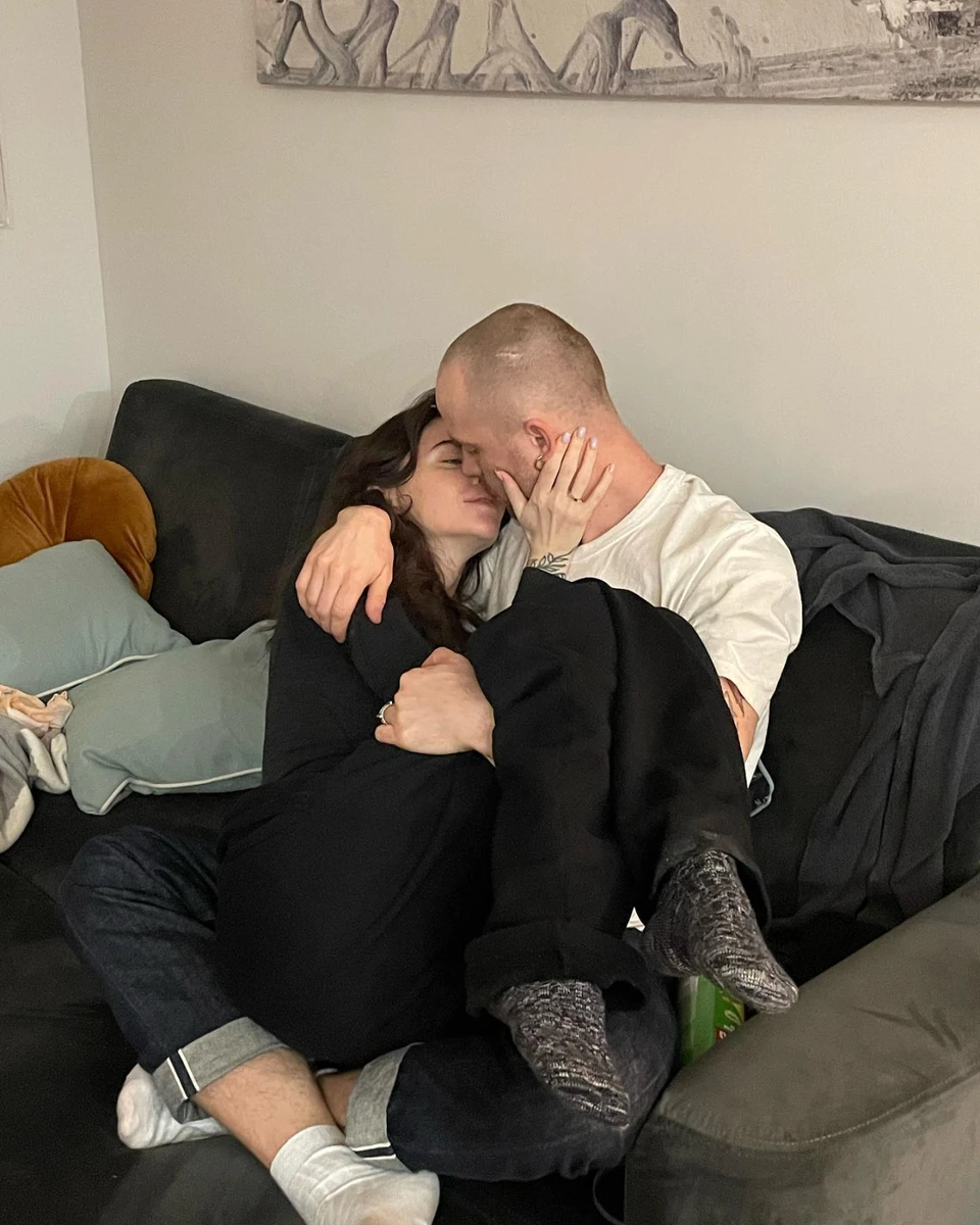 А це пристрасть на дивані