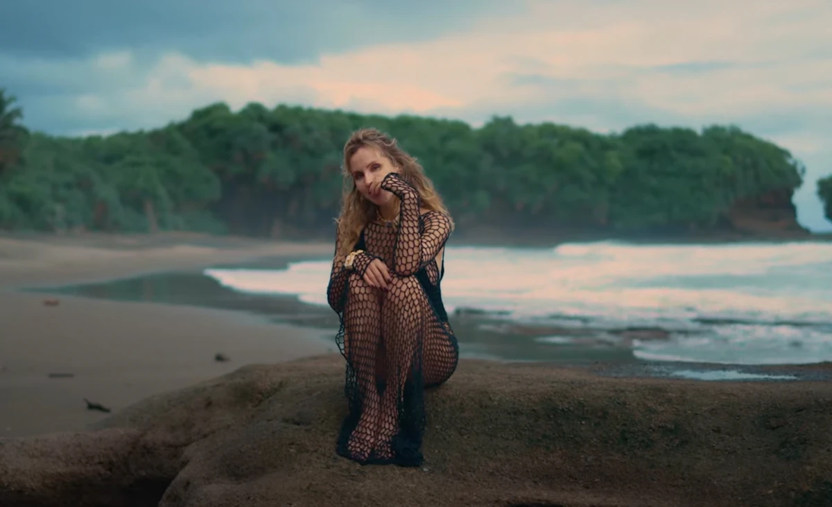 Лобода поєднала відпочинок на Балі зі зйомками кліпу 