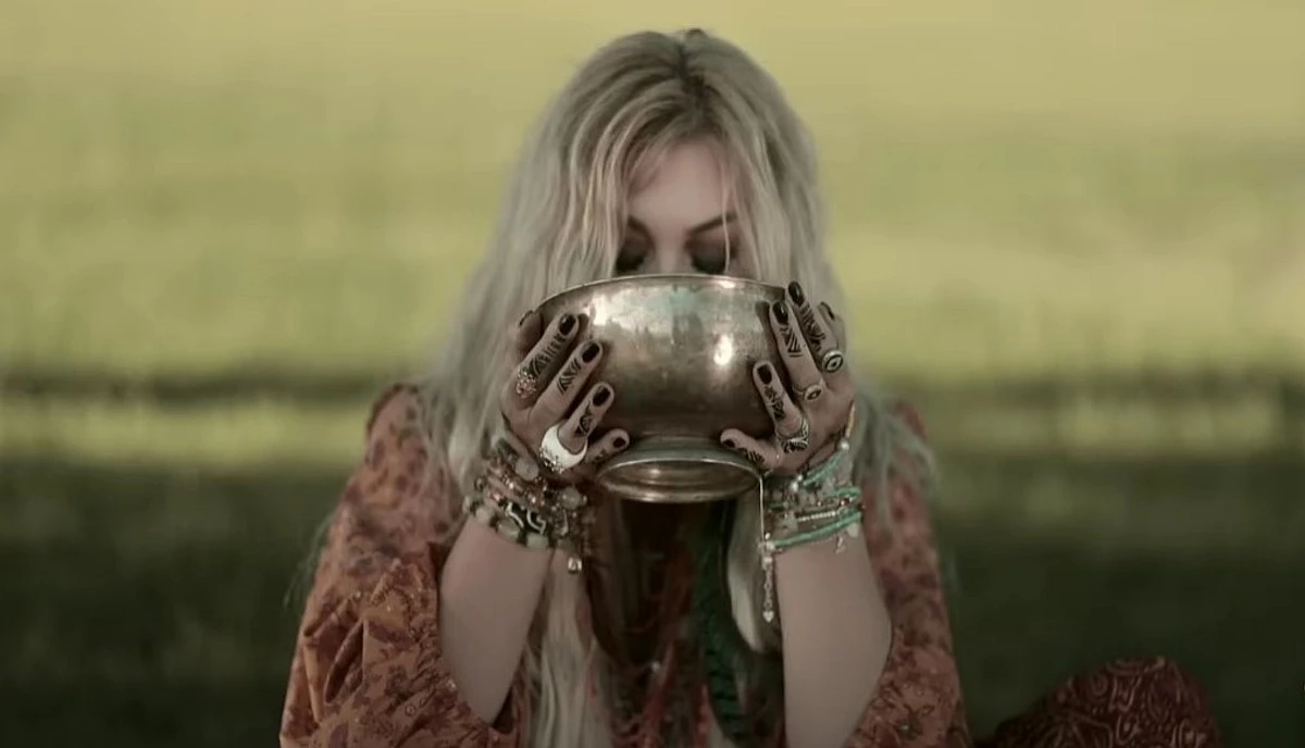 Білик зварила приворотне зілля для самої себе