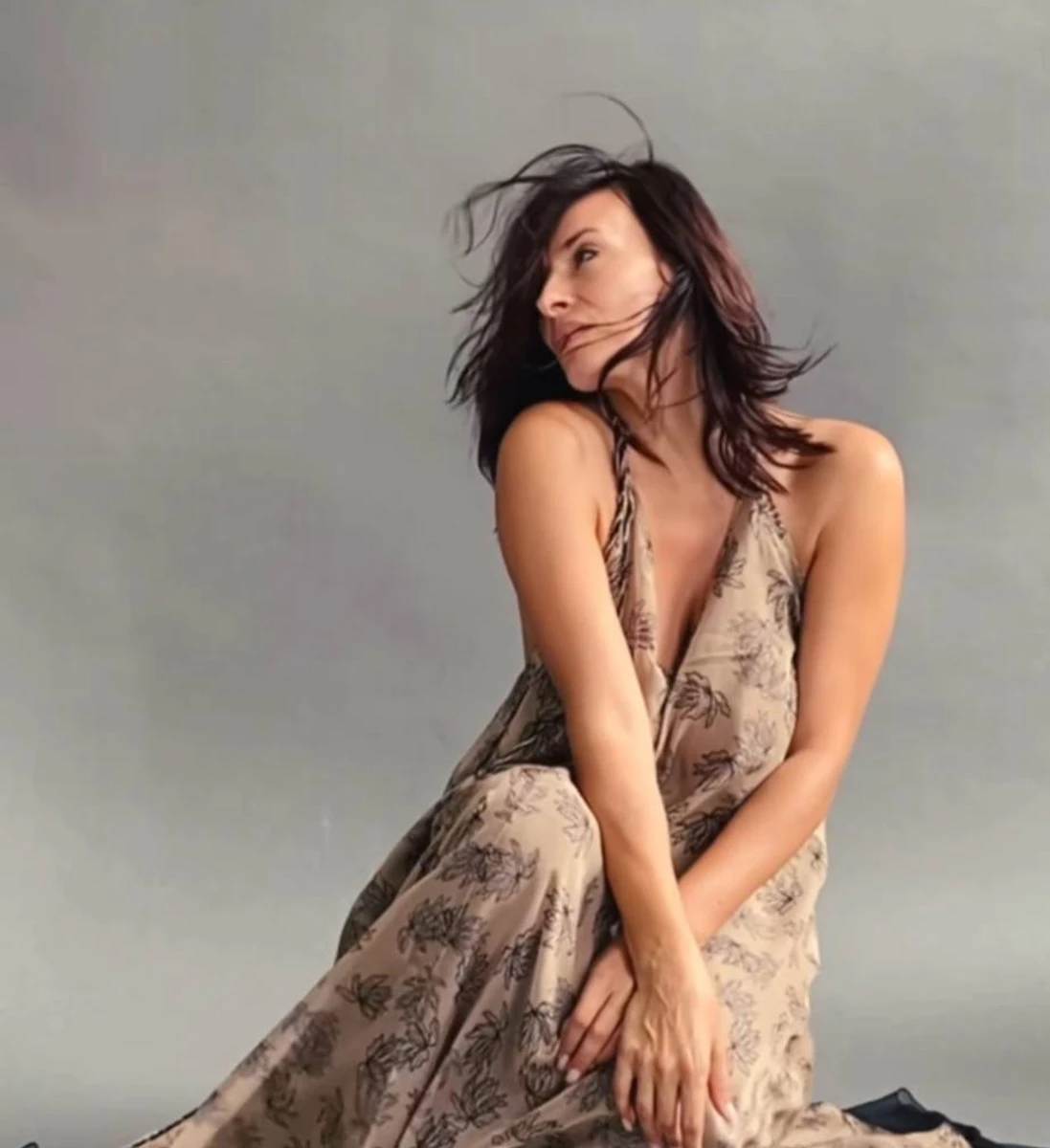 Мейхер у своїх сукнях