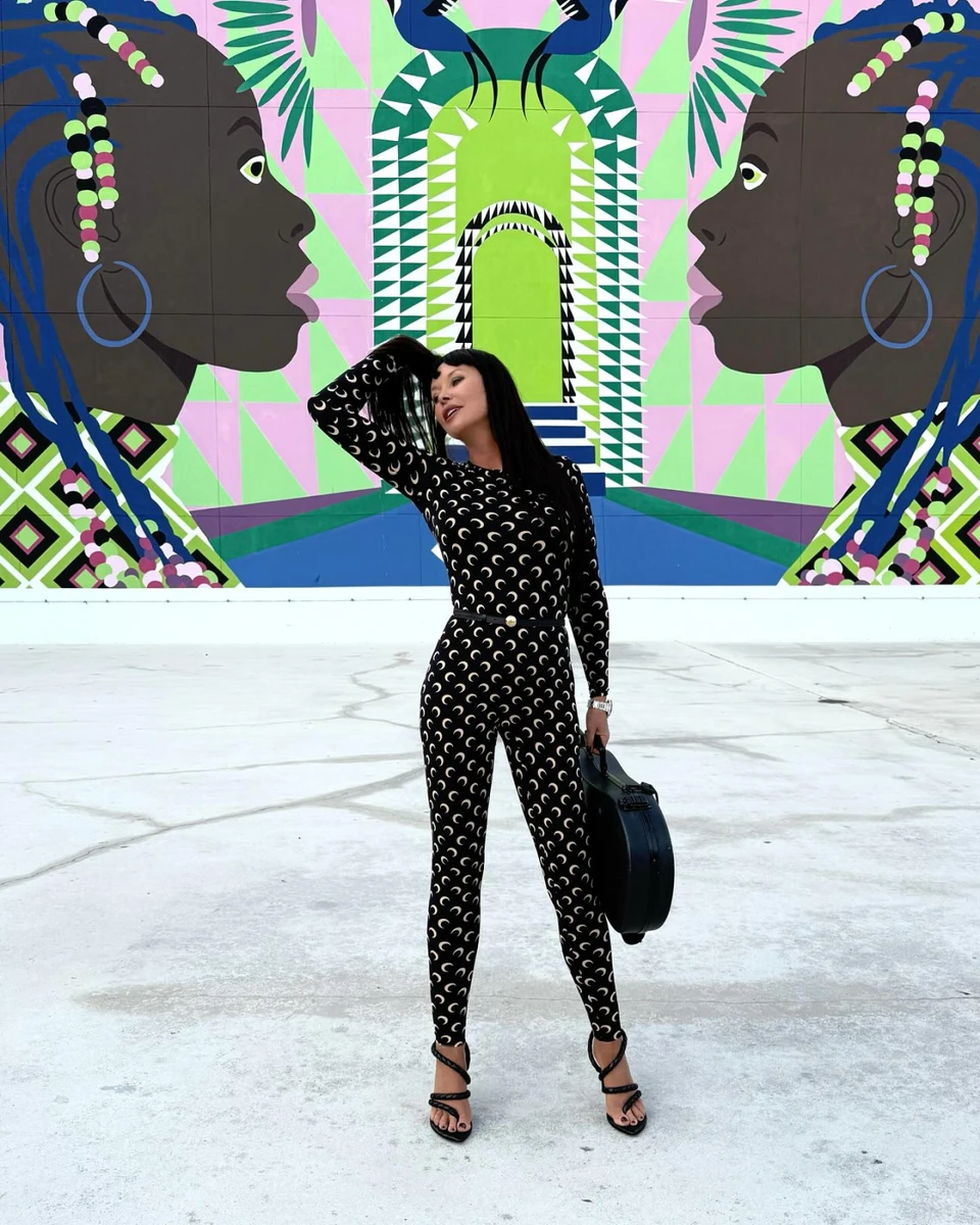 Ассія Ахат показала фігуру