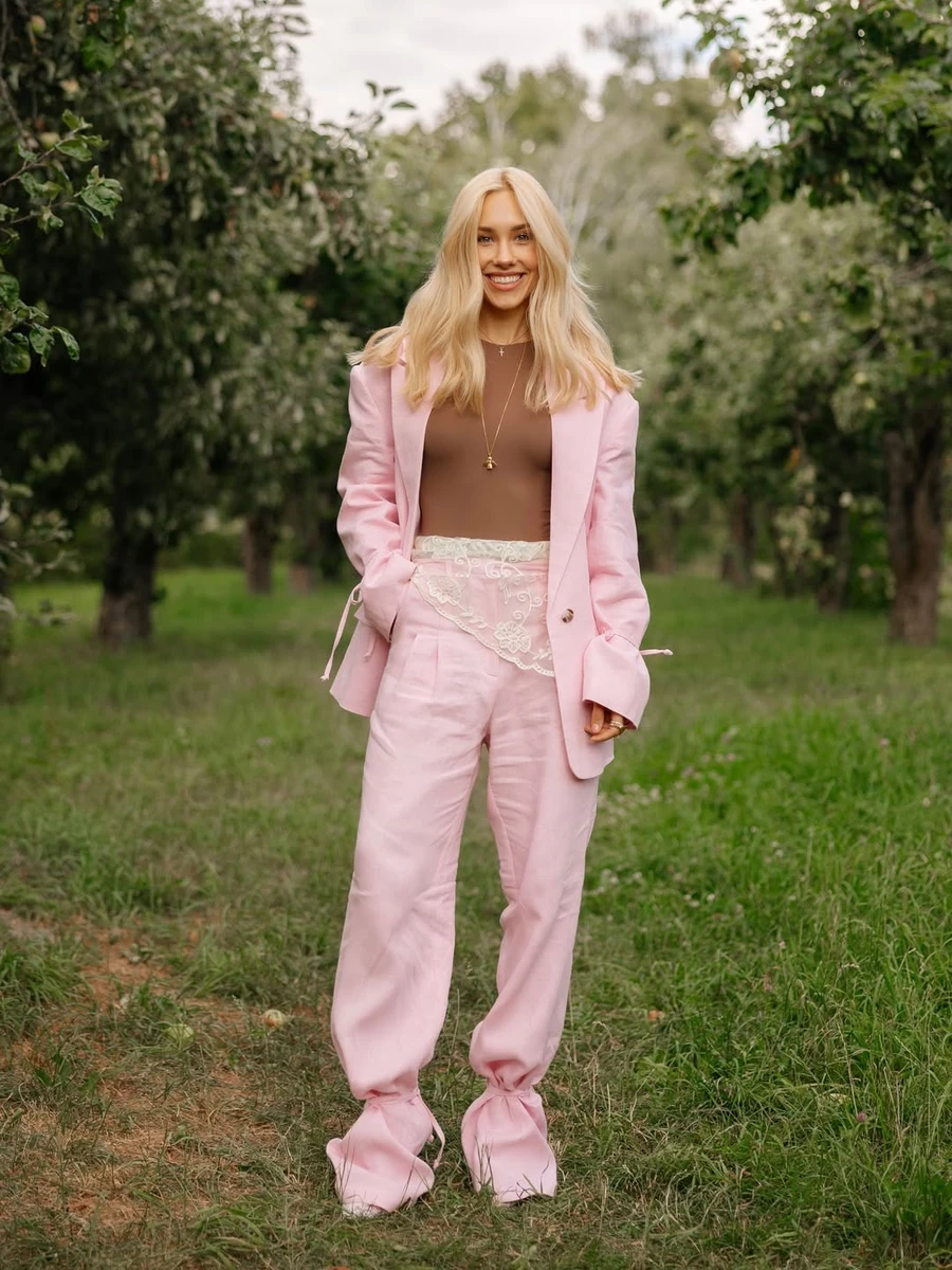 Даша Квіткова у рожевому луці попозувала на 4-річчі сина