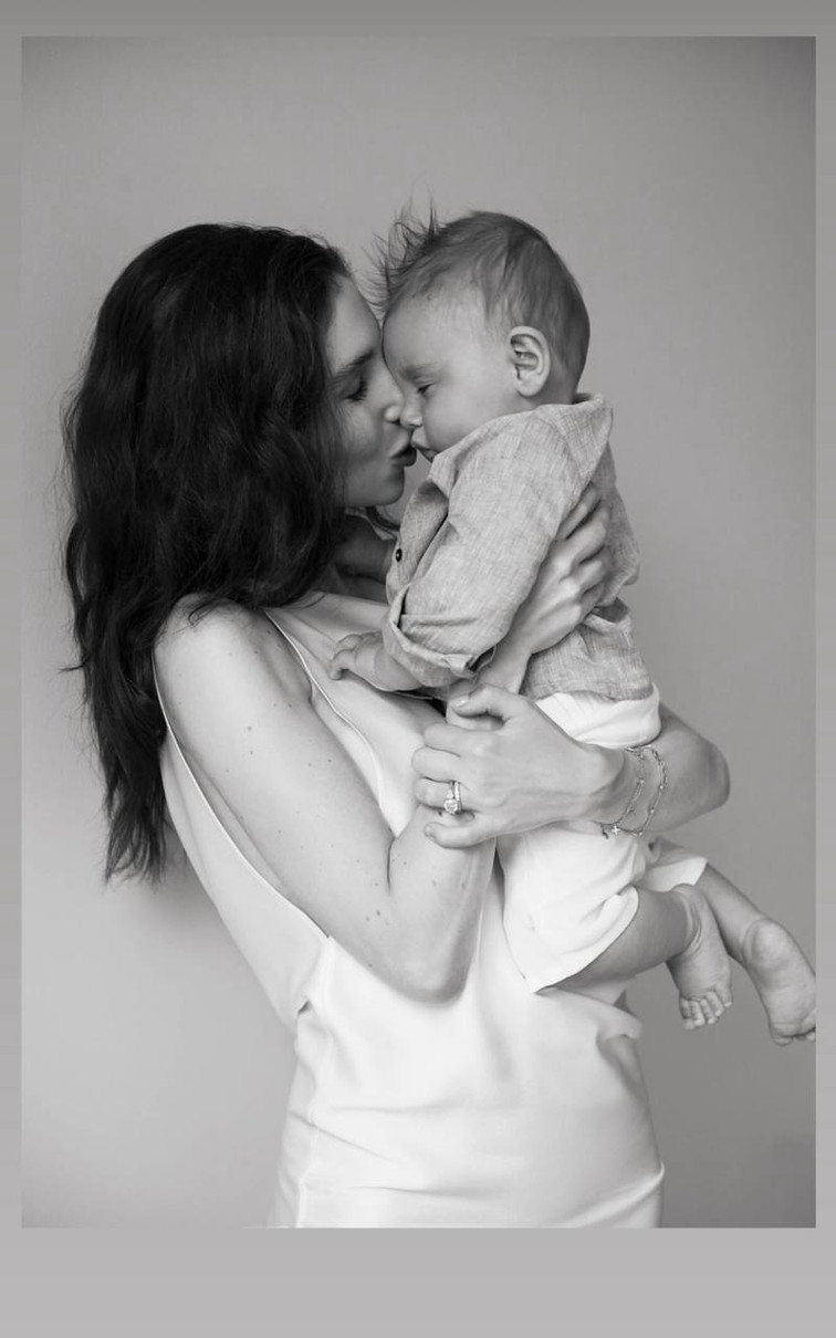 Сашко на руках мами