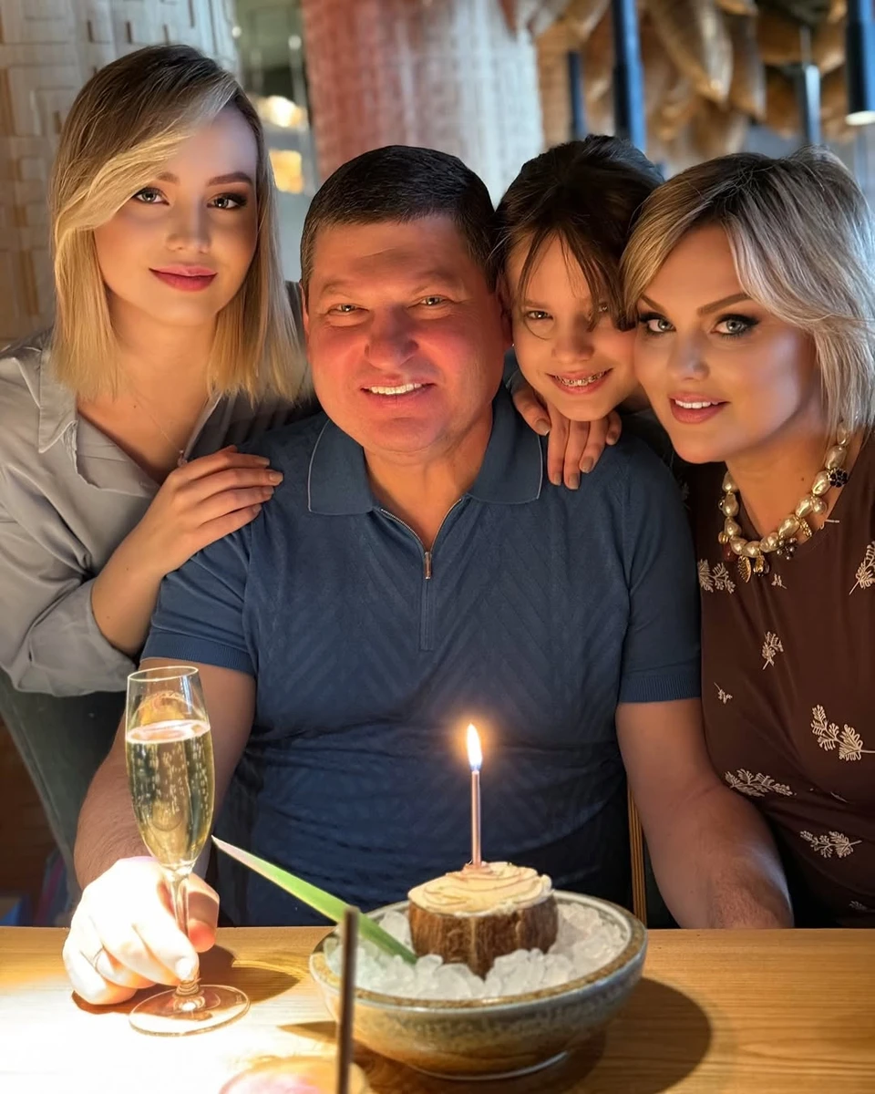 Тетяна Піскарьова разом з родиною